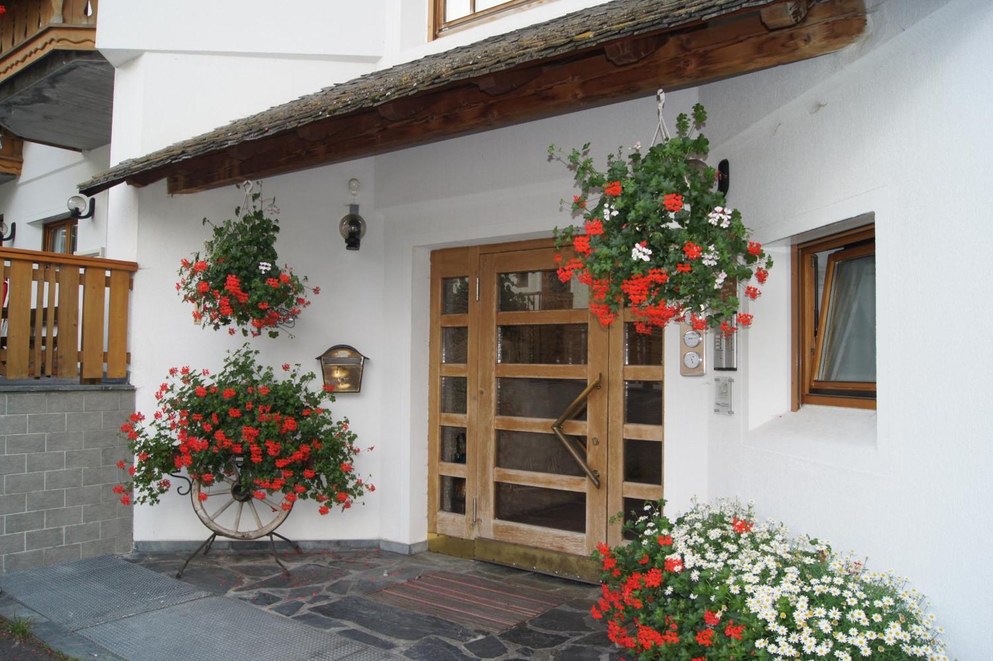 Ferienwohnungen am Lärchenweg Sexten Exterior foto